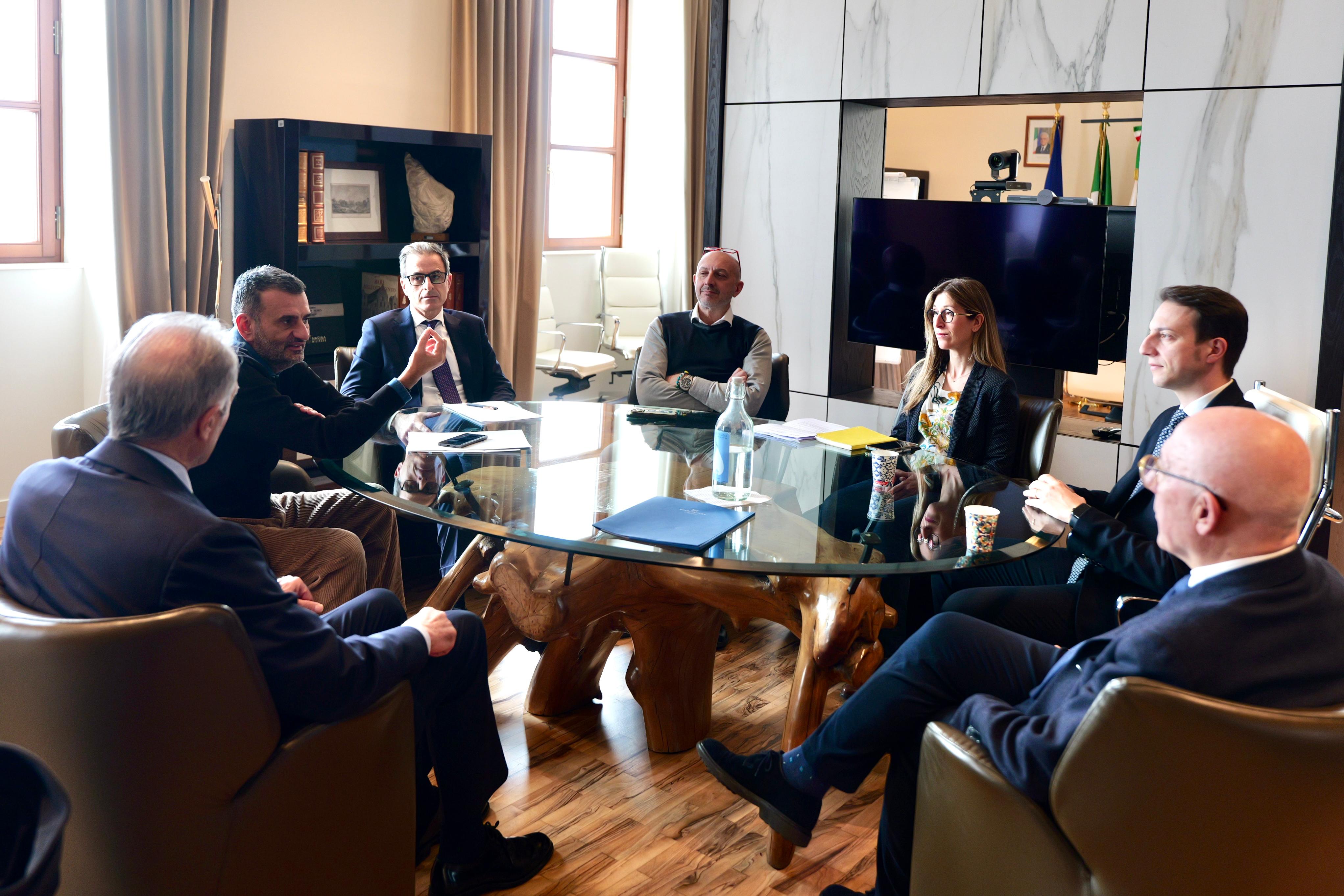 Galleria Incontro Decaro – Bardi su accordo gestione risorsa idrica tra la Puglia e la Basilicata - Diapositiva 4 di 8