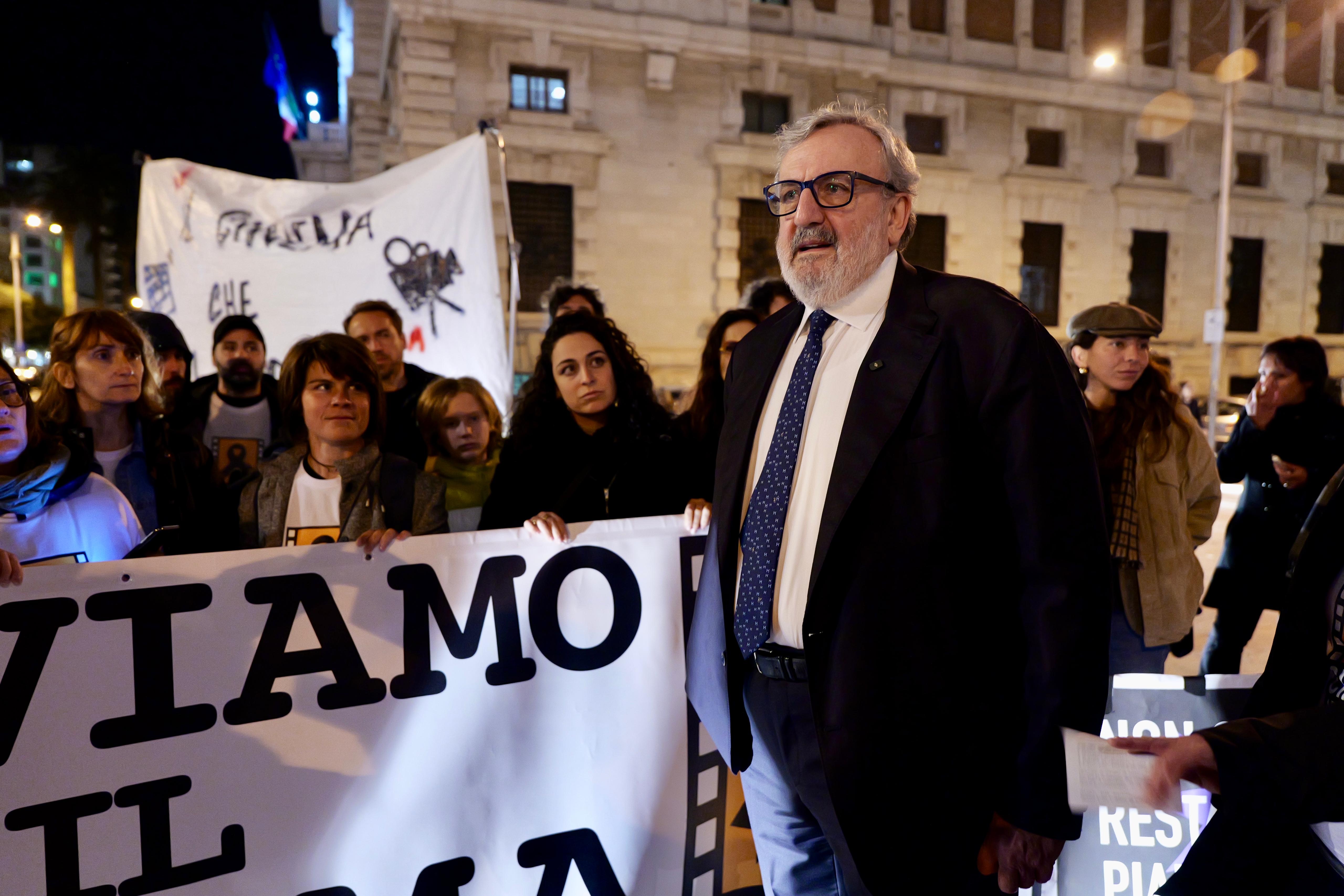 Galleria EMILIANO ALLA CERIMONIA INAUGURALE DEL BIF&ST 2025: “UN CAMMINO LUNGHISSIMO, CONTINUEREMO A FAR CRESCERE IL CINEMA ITALIANO E PUGLIESE” - Diapositiva 1 di 5