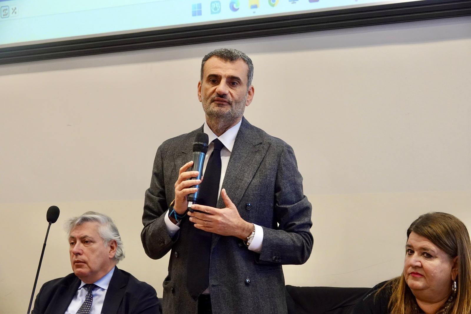 Galleria FOGGIA, L'EX DISTRETTO MILITARE RINASCE: 120 POSTI LETTO PER STUDENTI E IL MUSEO UMBERTO GIORDANO. FIRMATO IL COMODATO, LANCIATO IL CONCORSO DI PROGETTAZIONE - Diapositiva 1 di 5