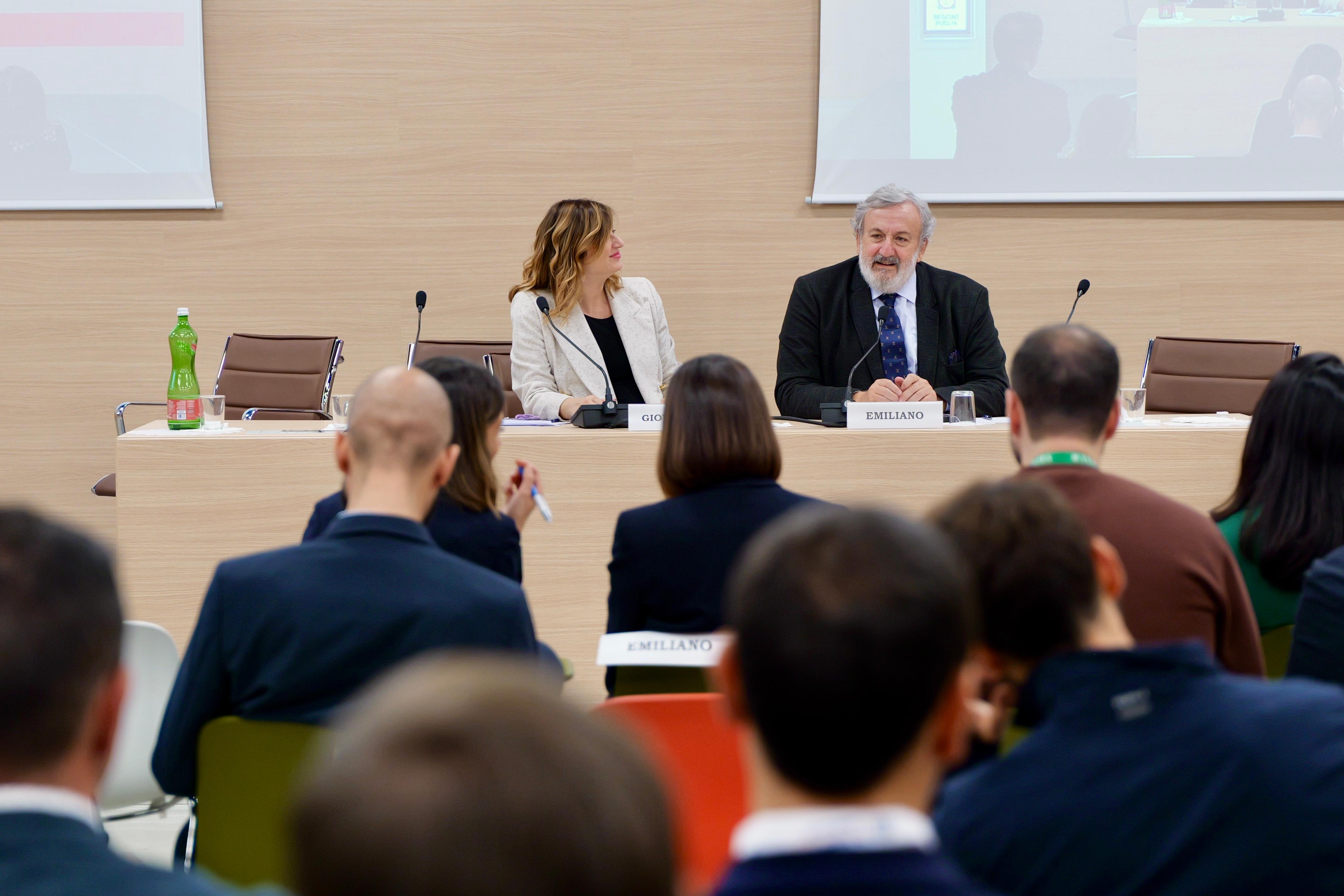 Galleria Bari, Emiliano chiude il Forum #mareAsinistra alla Fiera del Levante: “Lavoriamo per riportare in Puglia i tanti talenti sparsi per il mondo” - Diapositiva 2 di 6