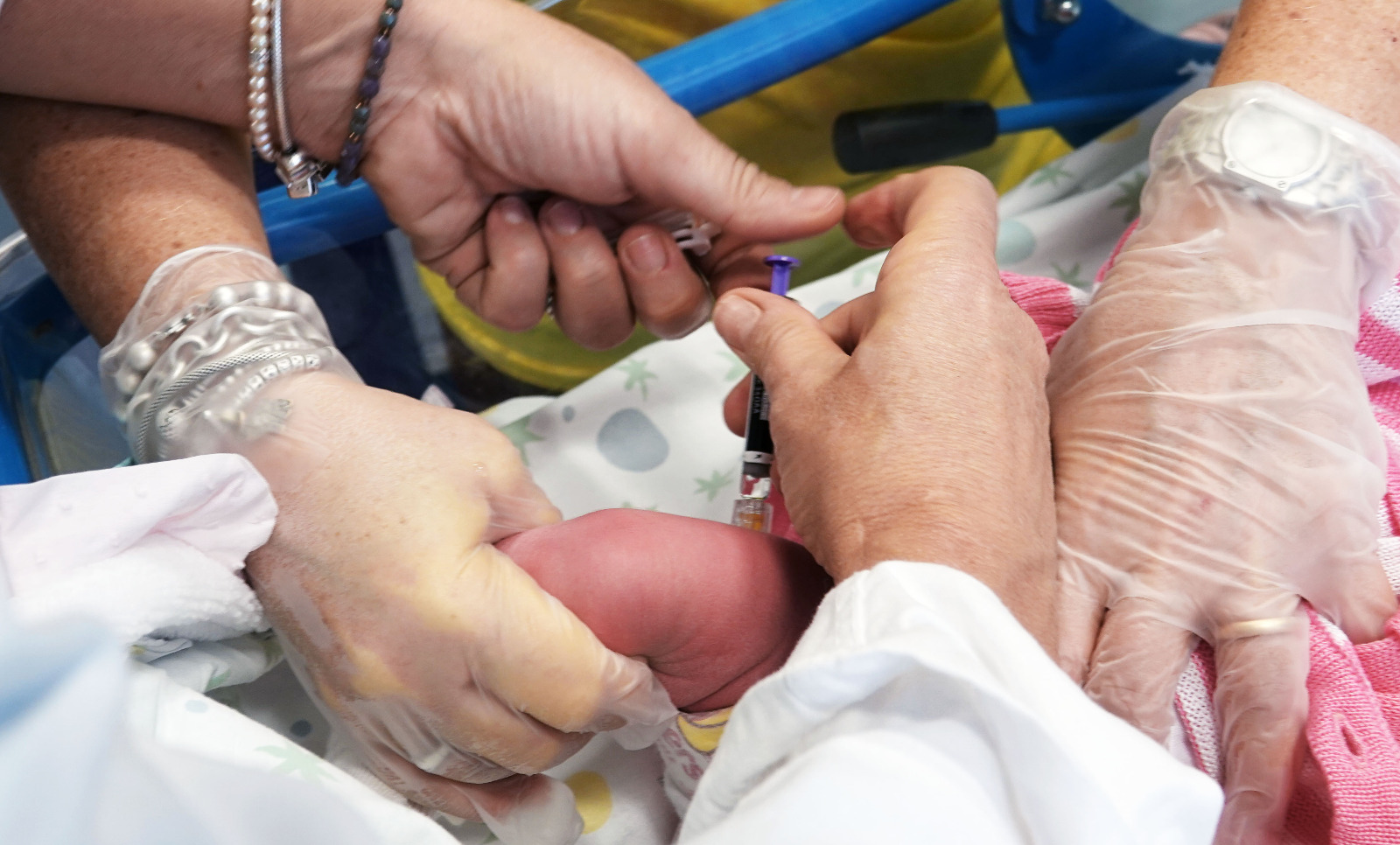 Galleria Virus respiratorio sinciziale, avviata oggi al Policlinico di Bari la campagna di immunizzazione in Puglia - Diapositiva 10 di 11